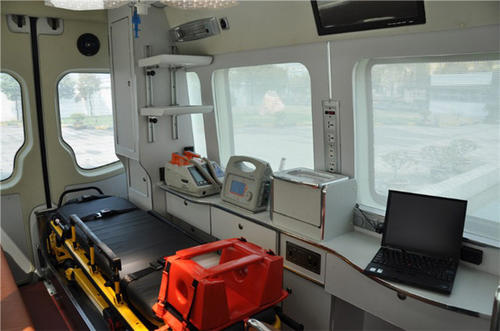 文县救护车内部